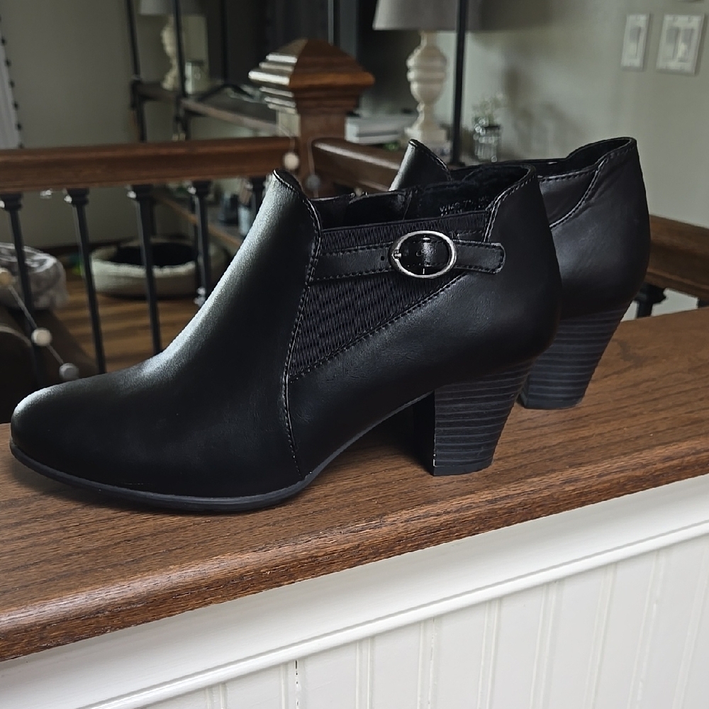 Elegant Black Ankle Boots